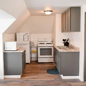 Unwind In A Bright Comfortable For 3 , Pittsburgh United States