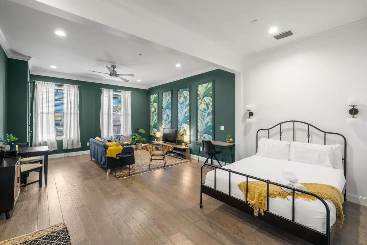 New! Sangria Suite - Upscale Ybor City Studio, Right On 7Th Ave Tampa Apartment